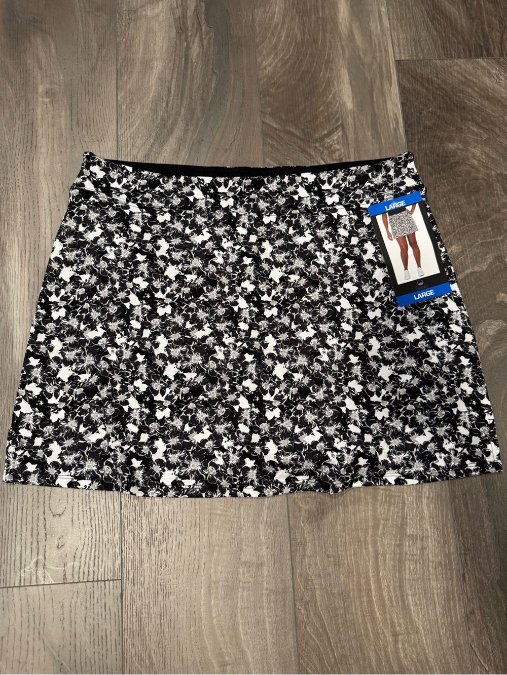 Tranquility by Colorado Clothing Ladies’ Skort
size Large NWT